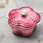 Panela Flor Le Creuset Tradition 20cm cor Berry em ferro fundido